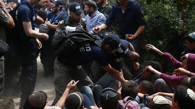 Эвакуация форпоста Натив ха-Авот. Фото: Охад Цвайгенберг