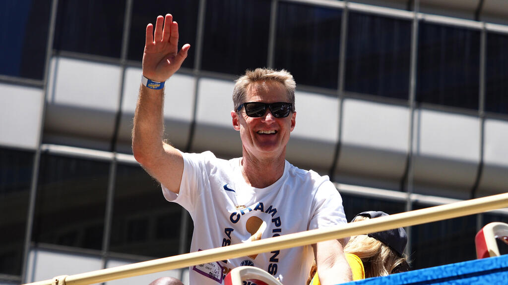 Steve Kerr at Golden State's 2018 championship celebrations (Photo: Reuters) סטיב קר בחגיגות האליפות של גולדן סטייט