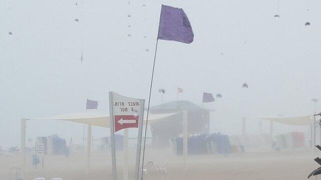 Пляж в Ришон ле-Ционе, 13 июня. Фото: Рами Херцштарк