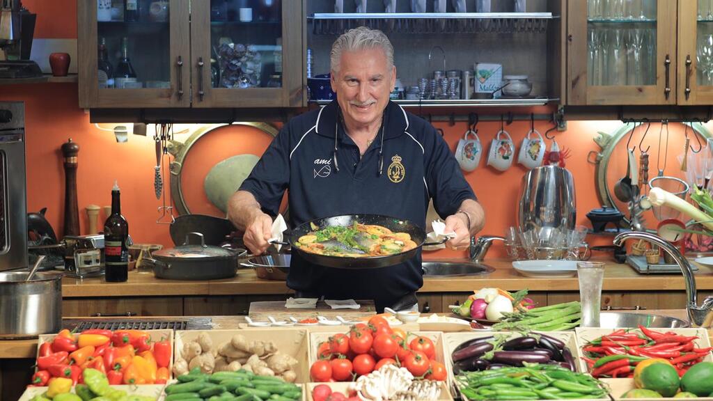 Давид Исраэлович в ресторане "Иди" (Фото: Таль Шимони, архив) אידי דגים ופירות ים