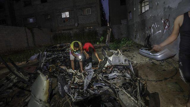 Автомобиль, использовавшийся для запуска шаров-поджигателей. Уничтожен огнем ЦАХАЛа. Фото: EPA (צילום: EPA) Автомобиль, использовавшийся для запуска шаров-поджигателей. Уничтожен огнем ЦАХАЛа. Фото: EPA