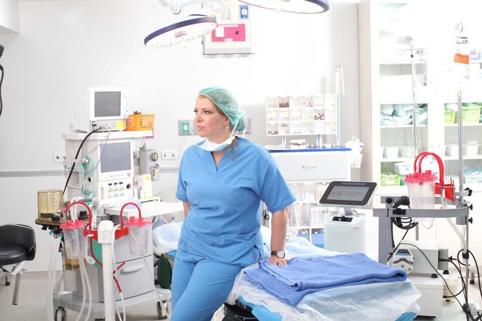 Д-р Гуревич в операционнойnullnull Д-р Гуревич в операционной