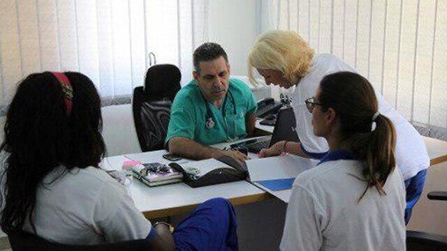 Гонен Сегев в клинике в Нигерии. Фото: hotel.ng place