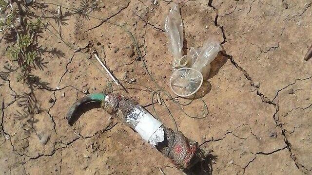 Огненный презерватив. Фото: полиция (צילום: דוברות המשטרה) Огненный презерватив. Фото: полиция