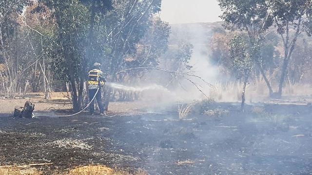 3 Fires break out in western Negev amid incendiary kites  