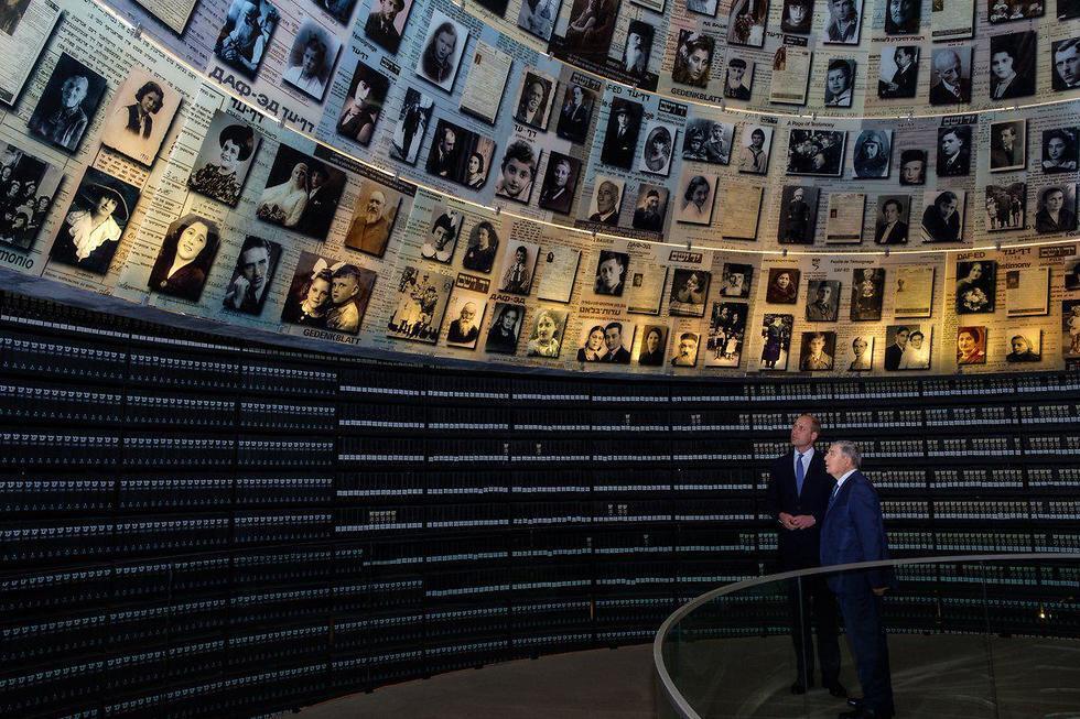 Принц Уильям в мемориальном комплексе "Яд ва-Шем". Фото: пресс-служба Кенсингтонского дворца