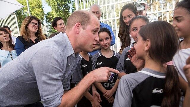 Prince William at a soccer event with Jewish and Arab children (צילום: EPA) Prince William at a soccer event with Jewish and Arab children