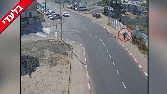 Кадр видеозаписи, сделанной камерой наружного наблюдения в Лоде (צילום: מוקד מצלמות עיריית לוד) Кадр видеозаписи, сделанной камерой наружного наблюдения в Лоде