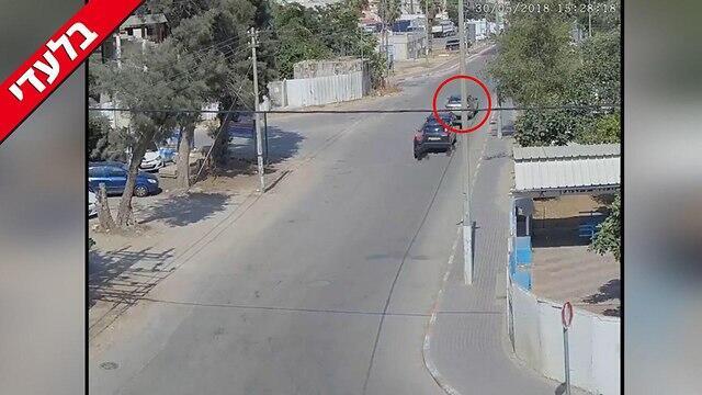 Кадр видеозаписи, сделанной камерой наружного наблюдения в Лоде (צילום: מוקד מצלמות עיריית לוד) Кадр видеозаписи, сделанной камерой наружного наблюдения в Лоде