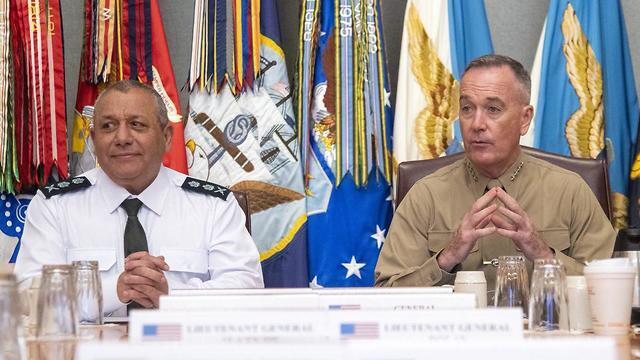 Eisenkot (L) and Dunford tightening ties (צילום: דובר צה"ל) Eisenkot (L) and Dunford tightening ties