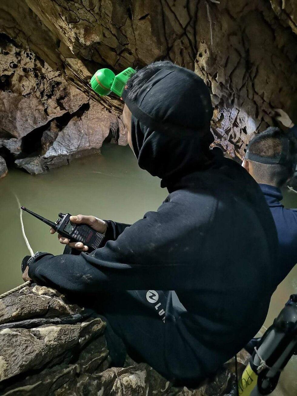 Спасатели под землей. Фото: Асаф Замирли