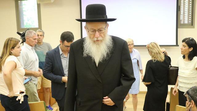 Замминистра Яаков Лицман в больнице "Шмуэль ха-Рофе" после нападения на медсестру. Фото: Ави Муалем (צילום: אבי מועלם) Замминистра Яаков Лицман в больнице "Шмуэль ха-Рофе" после нападения на медсестру. Фото: Ави Муалем