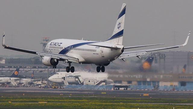 На борту Boeing-737 будет доступен беспроводной интернет. Фото: Зоар Эзер (צילום: זהר עזר) На борту Boeing-737 будет доступен беспроводной интернет. Фото: Зоар Эзер