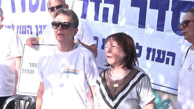 Матери Адара Голдина и Орона Шауля в пикете протеста у дома премьер-министра, июль 2018 года. Фото: Моше Мизрахи (צילום: משה מזרחי) Матери Адара Голдина и Орона Шауля в пикете протеста у дома премьер-министра, июль 2018 года. Фото: Моше Мизрахи