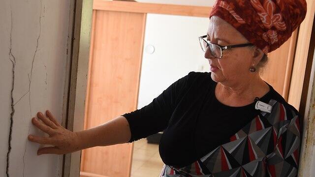 Жилой дом в Кирьят-Шмоне. Фото: Авигу Шапира ( צילום: אביהו שפירא) Жилой дом в Кирьят-Шмоне. Фото: Авигу Шапира