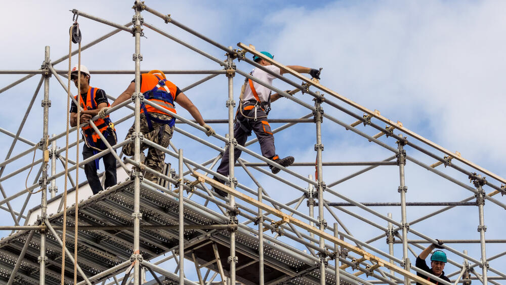 Contractors warn of fresh delays as Israel halts private recruitment of foreign construction workers (Photo: Shutterstock) אילוסטרציה תאונות בנייה