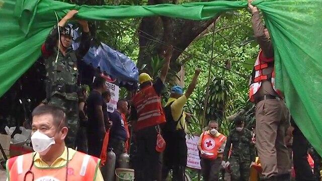 Лагерь спасательной группы. Фото: EPA