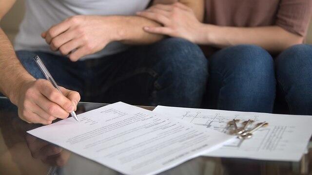 Подписывать документы в банке вскоре станет не нужно. Фото: shutterstock (צילום: Shutterstock) Подписывать документы в банке вскоре станет не нужно. Фото: shutterstock