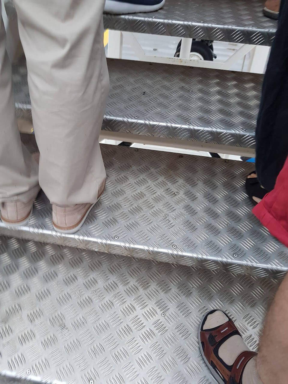 Трап, поданный к самолету. Фото предоставлено Еленой Гросс (Фото: Елена Гросс) Трап, поданный к самолету. Фото предоставлено Еленой Гросс