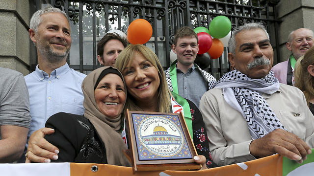 Irish senator Frances Black with Palestinian farmer 