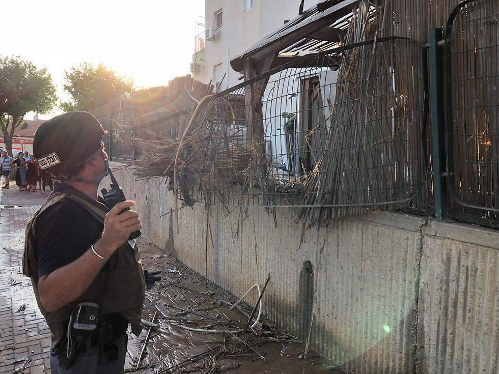 Damage caused to Sderot home hit by rocket (צילום: דוברות המשטרה) Damage caused to Sderot home hit by rocket