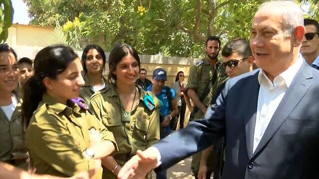 Нетаниягу посещает Газскую дивизию. Фото: Коби Гидон, ЛААМ