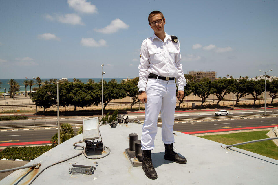 Михаил Виленский на фоне Средиземного моря. Фото: Гиль Нехуштан (Фото: Гиль Нехуштан) Михаил Виленский на фоне Средиземного моря. Фото: Гиль Нехуштан