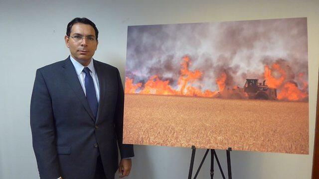 Постоянный представитель Израиля в ООН Дани Данон перед открытием выставкиnullnull Постоянный представитель Израиля в ООН Дани Данон перед открытием выставки