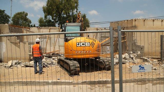 Снос дома в Кфар-Шалеме. Фото: Моти Кимхи (צילום: מוטי קמחי) Снос дома в Кфар-Шалеме. Фото: Моти Кимхи