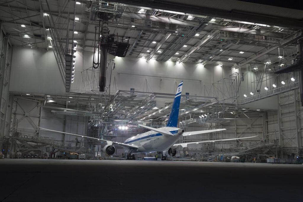 מטוס הרטרו של אל על (צילום: Timothy Stake, Boeing) מטוס הרטרו של אל על