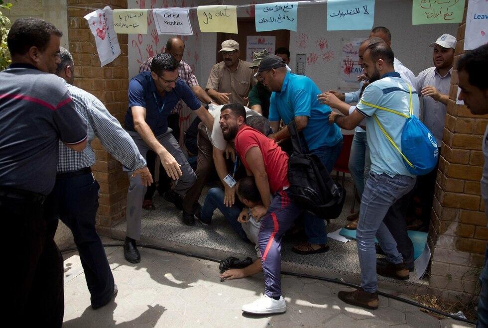Демонстрация у штаб-квартиры UNRWA в Газе. Фото: AFP