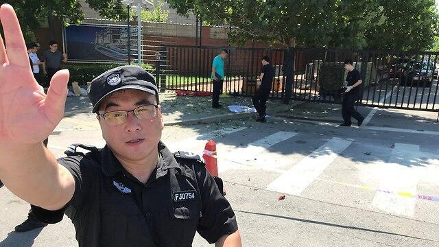 The scene of the blast, the US embassy in China (צילום: רויטרס) The scene of the blast, the US embassy in China