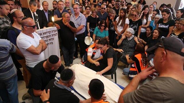 Похороны Йотама Овадьи. Фото: Амит Шааби (צילום: עמית שאבי) Похороны Йотама Овадьи. Фото: Амит Шааби