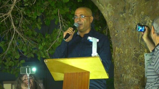 Dr. Sami Awad speaking to the public at the demonstration