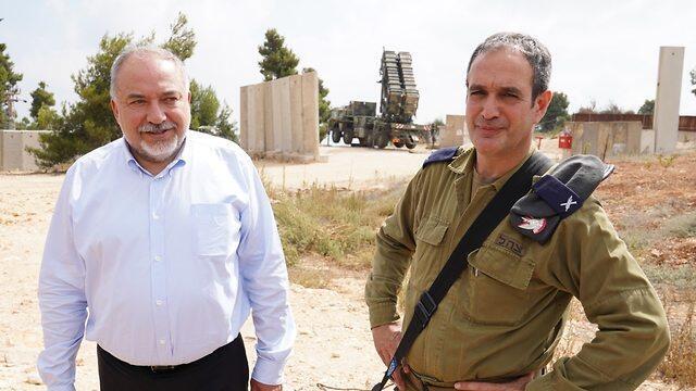 Либерман входе поездки на север Израиля. Фото: Эфи Шрир