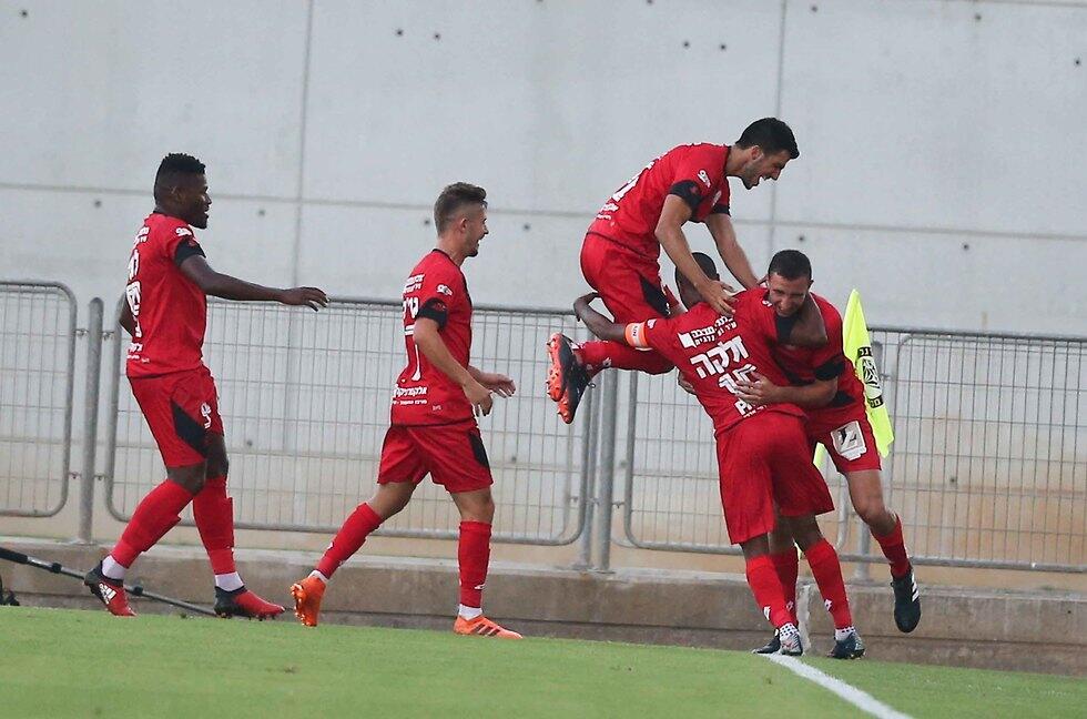 Хадера против Нетании. Фото: Реувен Шварц (צילום ראובן שוורץ) Хадера против Нетании. Фото: Реувен Шварц