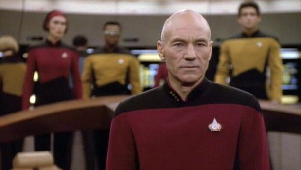 Patrick Stewart in 'Star Trek: The Next Generation' (Photo: CBS) פטריק סטיוארט ב"מסע בין כוכבים: הדור הבא"