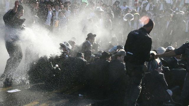 Демонстрация протеста против ареста ортодокса-дезертира. Бней-Брак, авугст 2018 года. Фото: Моти Кимхи (צילום: מוטי קמחי) Демонстрация протеста против ареста ортодокса-дезертира. Бней-Брак, авугст 2018 года. Фото: Моти Кимхи