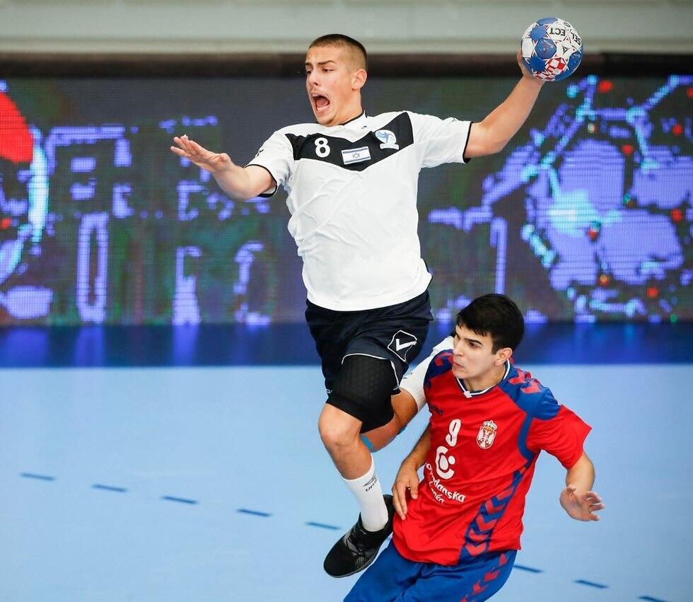 Амир Шнайдер в атаке. Фото: ENF (צילום: אורוש הוצ'באר, EHF) Амир Шнайдер в атаке. Фото: ENF