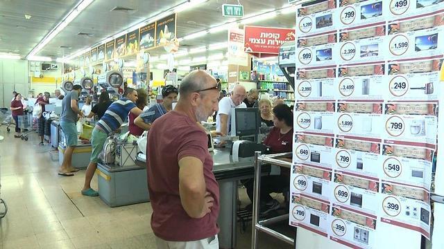Shops in Sderot on Friday afternoon