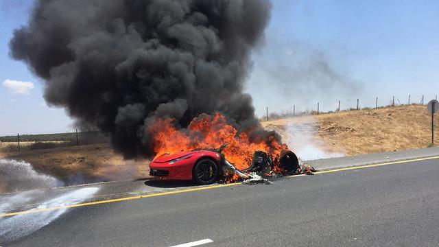 Ferrari. Фото: пресс-служба пожарной охраны Южного округа (צילום: דוברות כיבוי והצלה לישראל מחוז דרום) Ferrari. Фото: пресс-служба пожарной охраны Южного округа