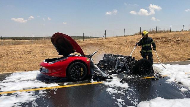 Ferrari. Фото: пресс-служба пожарной охраны Южного округа (צילום: דוברות כיבוי והצלה לישראל מחוז דרום) Ferrari. Фото: пресс-служба пожарной охраны Южного округа