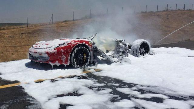 Ferrari. Фото: пресс-служба пожарной охраны Южного округа (צילום: דוברות כיבוי והצלה לישראל מחוז דרום) Ferrari. Фото: пресс-служба пожарной охраны Южного округа