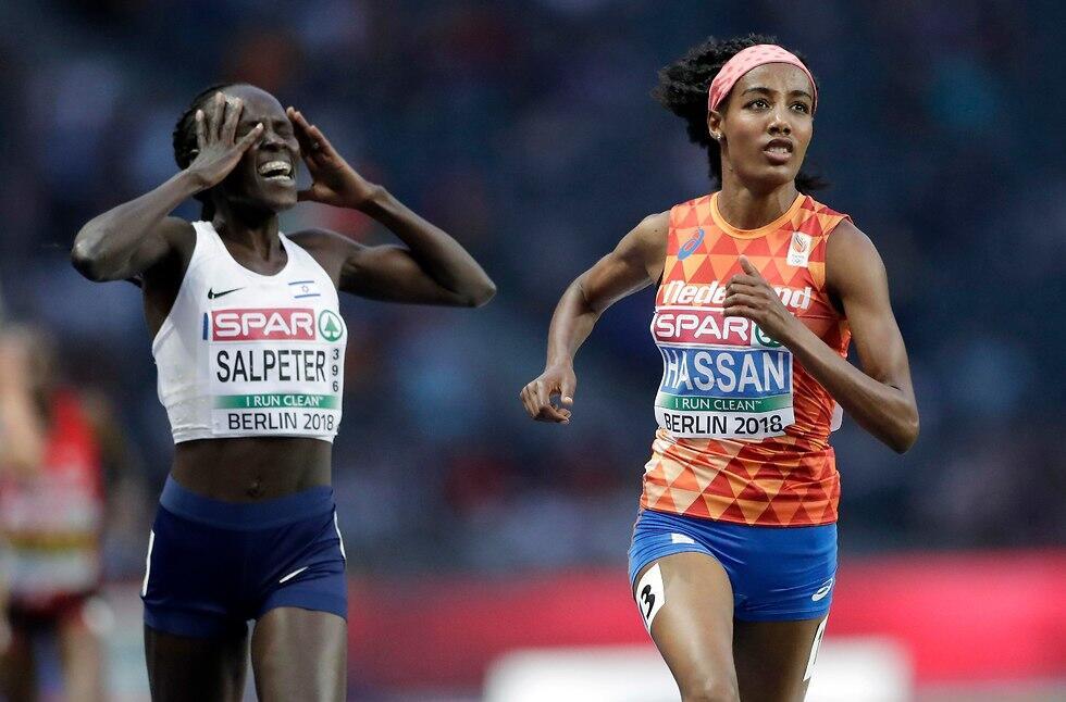 Лона поняла свою ошибку. Фото: АР (צילום: AP) Лона поняла свою ошибку. Фото: АР