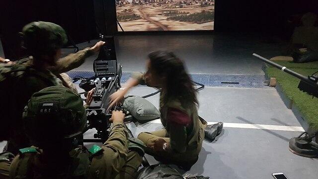 IDF soldiers train on new simulation system (צילום: יואב זיתון) IDF soldiers train on new simulation system