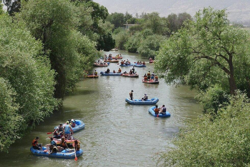 Плавание на каяках по Иордану (архив). Фото: Эфи Шарир (צילום: אפי שריר) Плавание на каяках по Иордану (архив). Фото: Эфи Шарир