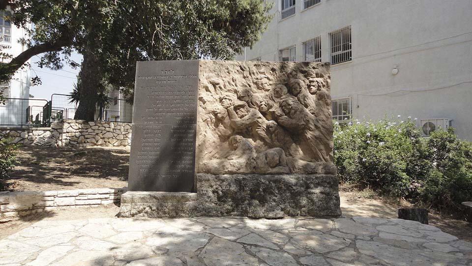 Памятник жертвам погромов на Украине в Гиватаиме (Фото: Леон Левитас) Памятник жертвам погромов на Украине в Гиватаиме