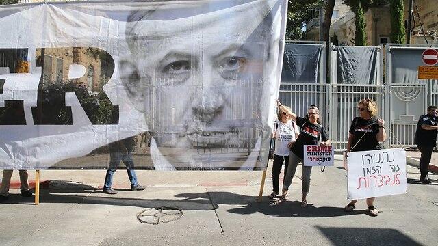Демонстрация против премьера