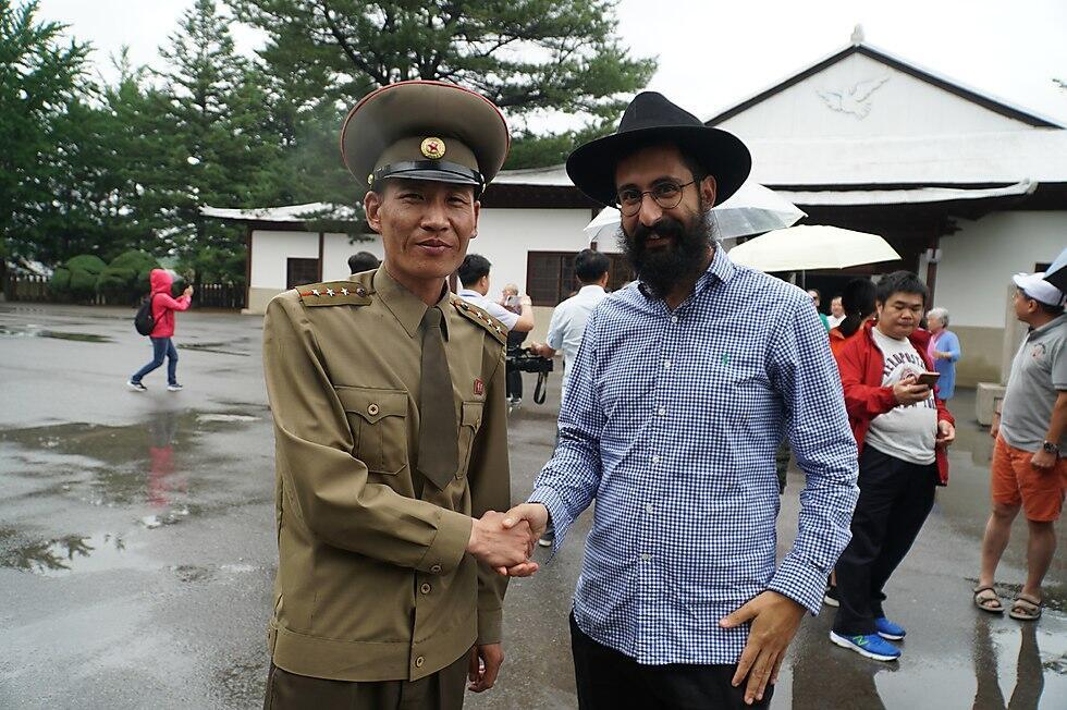 Meir Alfasi shaking hands with the local authorities in North Korea (צילום: מאיר אלפסי) Meir Alfasi shaking hands with the local authorities in North Korea