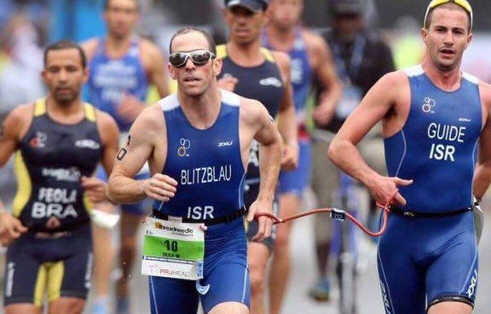 Орен Блицблау (в центре) на соревнованиях Iron Man в Швеции. Фото предоставлено семьей (צילום: באדיבות המשפחה) Орен Блицблау (в центре) на соревнованиях Iron Man в Швеции. Фото предоставлено семьей